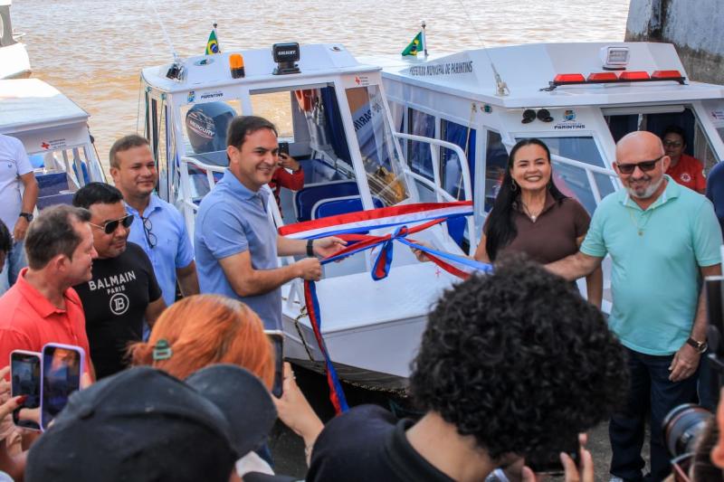 Prefeitura de Parintins entrega novas ambulanchas para atender zona rural do município