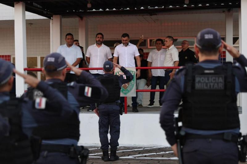 Wilson Lima entrega viaturas para Polícia Militar e implanta sistema 190 durante Festival de Cirandas 2025, em Manacapuru
