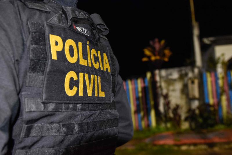 PC-AM prende investigadora de polícia por roubo, falsificação e uso de documento falso e associação criminosa