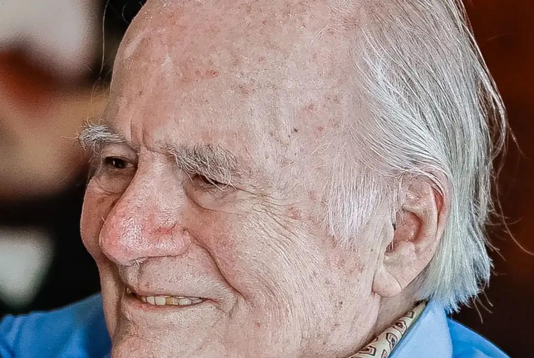 Morre Mino Carta, fundador das revistas Veja e Carta Capital