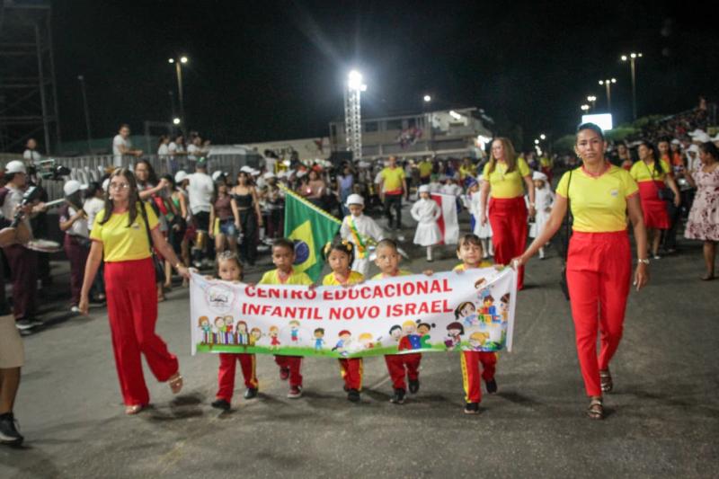 Desfile cívico movimenta escolas, famílias e economia local em Parintins