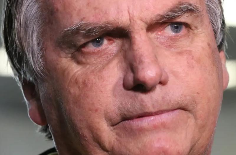 STF condena Bolsonaro a 27 anos e três meses de prisão