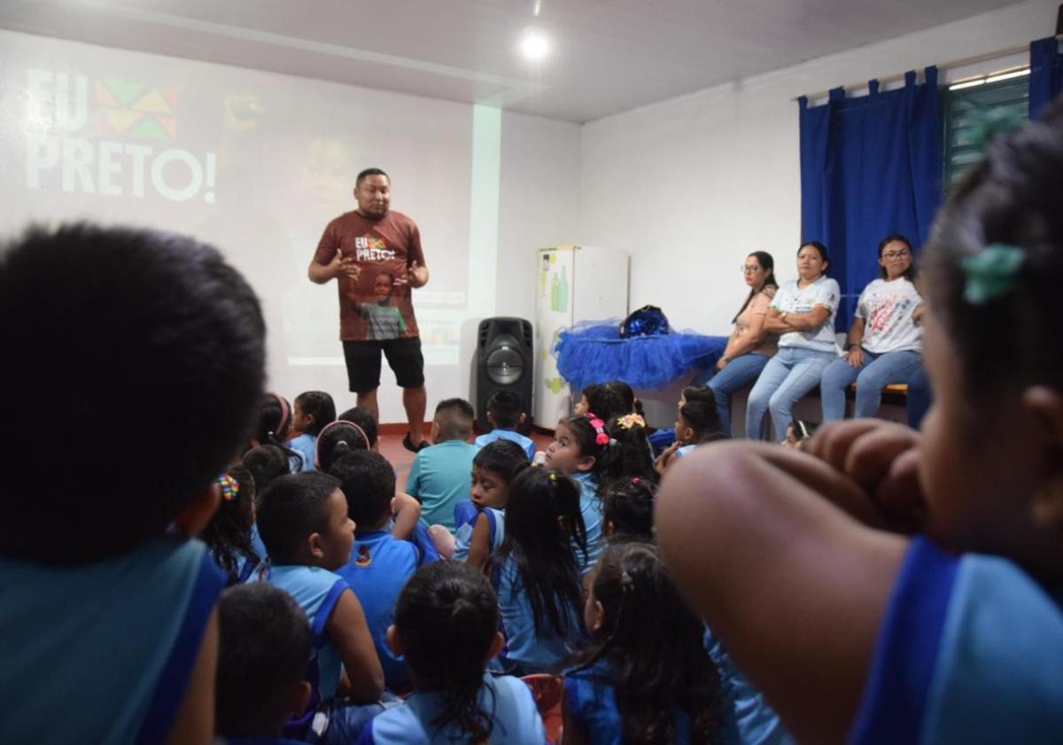 Em Parintins, teatro encerra as atividades do projeto Eu Preto
