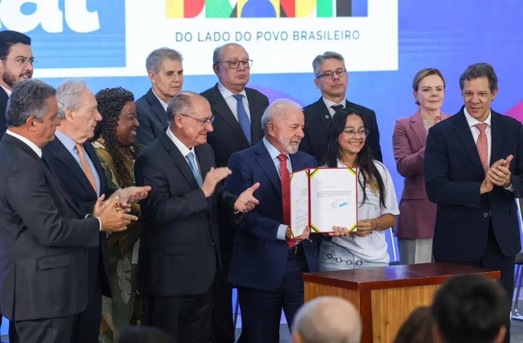 Lula sanciona lei contra adultização de crianças nas redes