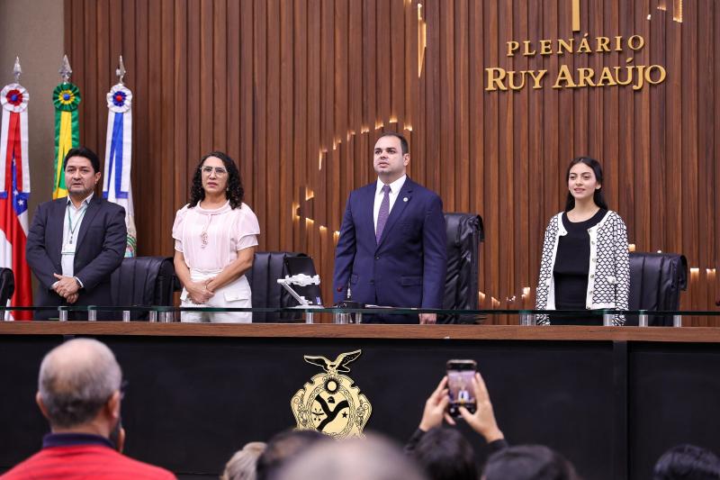 Roberto Cidade destaca papel da juventude na construção da democracia, durante posse do Parlamento Jovem 2025