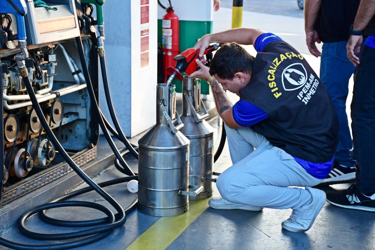 Ipem fiscaliza bombas de combustíveis para detectar fraudes