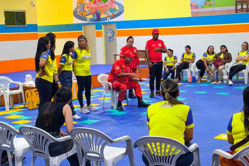 Servidores da Creche Municipal Paula do Carmo participam de capacitação em primeiros socorros