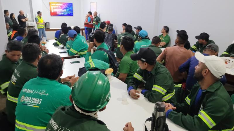 UGPE apresenta os avanços de um ano de execução do Prosai Parintins aos trabalhadores das obras