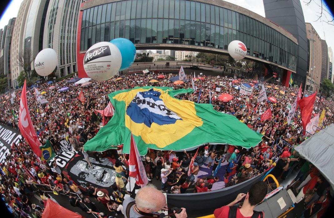 São Paulo tem 42 mil pessoas em ato contra PEC da Blindagem e anistia