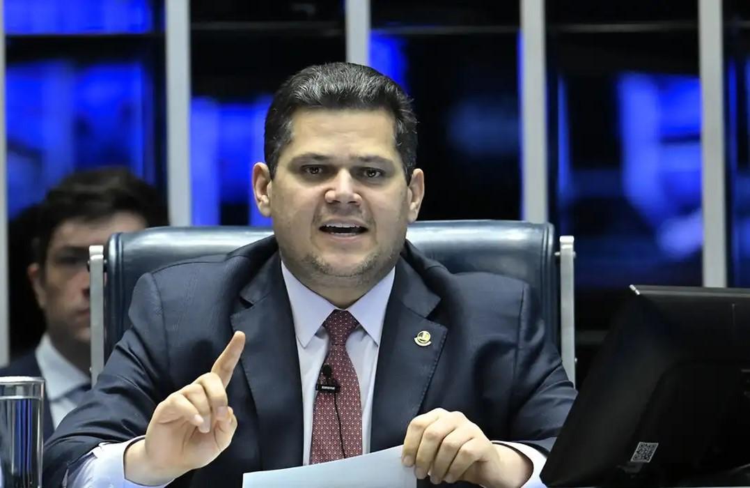 Alcolumbre manda arquivar PEC da Blindagem após rejeição da CCJ