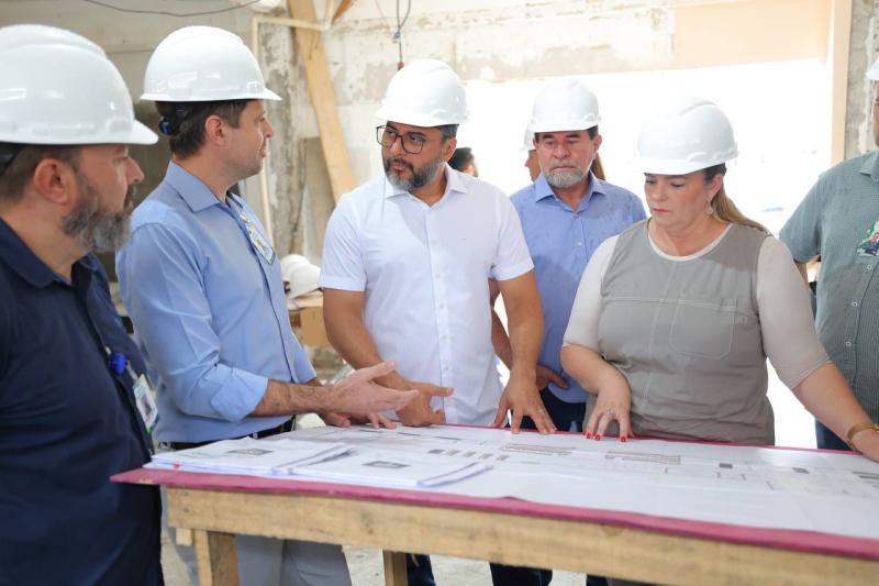 Wilson Lima vistoria obras de modernização do Hospital e Pronto-Socorro Platão Araújo e do Complexo Hospitalar Sul