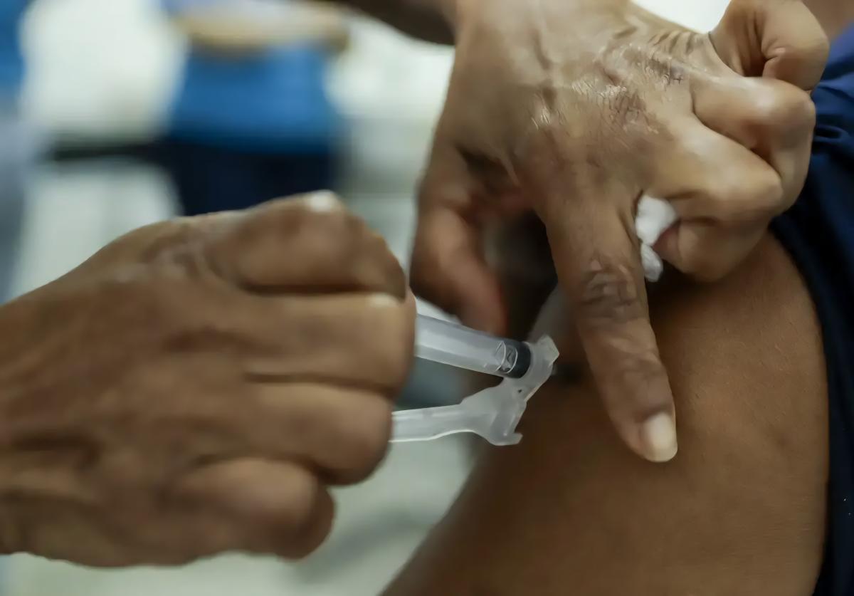 Governo lança campanha para vacinar crianças e jovens até 15 anos