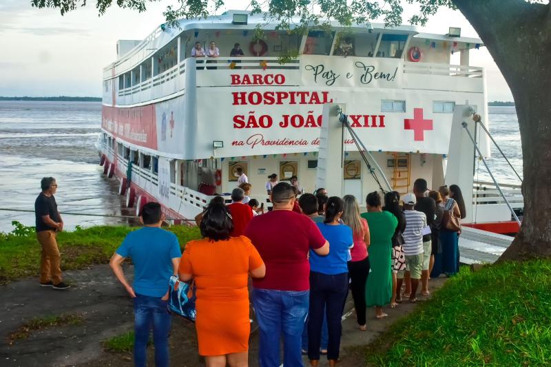 Representantes do Ministério da Saúde e Conass vêm ao Amazonas conhecer o Barco Hospital, que leva atendimento ao interior