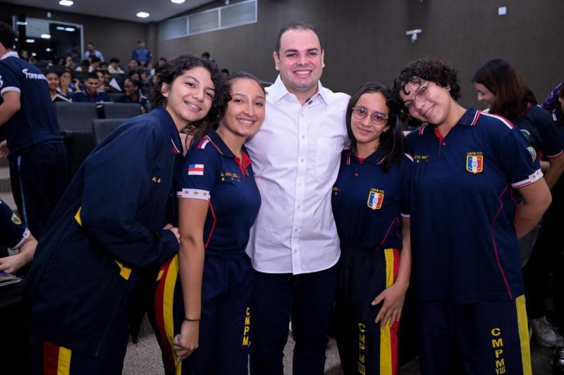 Roberto Cidade incentiva alunos na preparação para o Enem 2025 por meio do programa Aleam Educa, de sua autoria