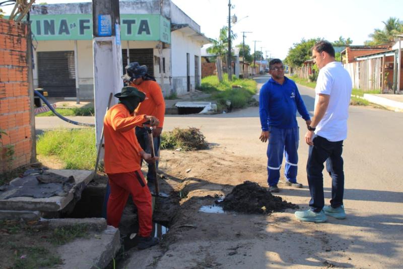 Ações preventivas de drenagem garantem escoamento eficiente das águas pluviais em Parintins