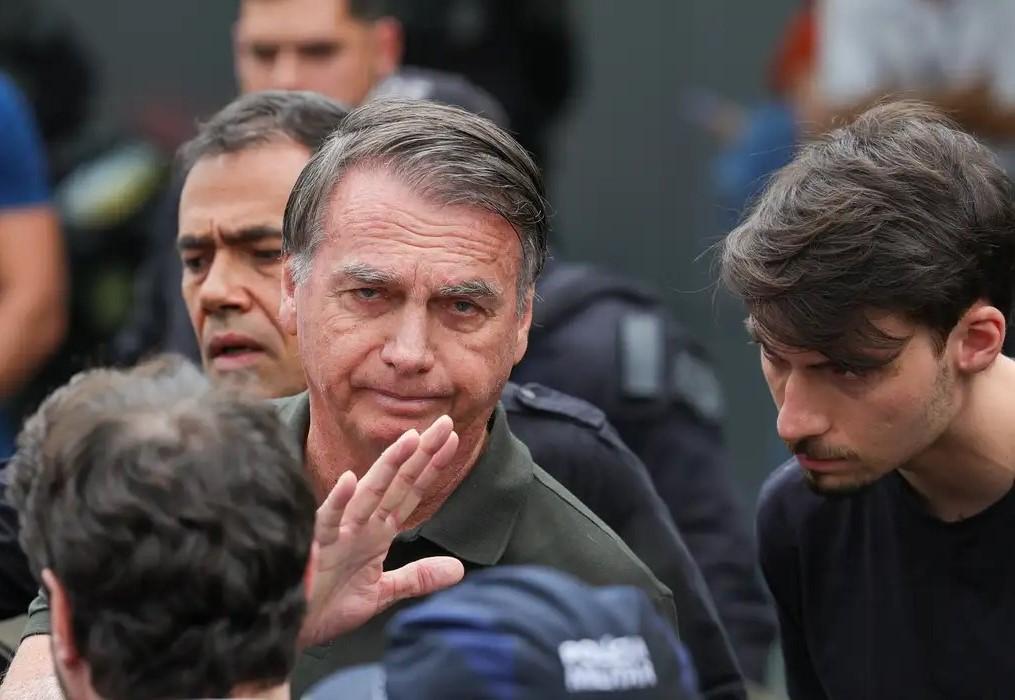 Moraes nega pedido da defesa e mantém prisão domiciliar de Bolsonaro