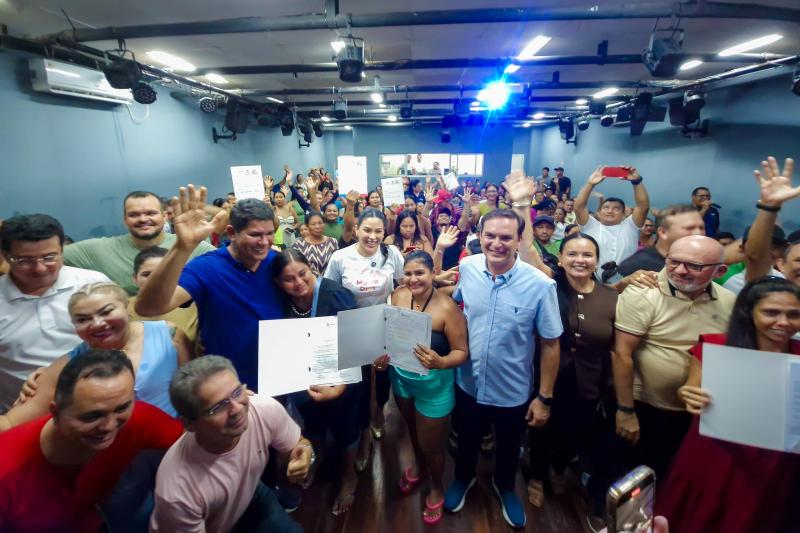 Famílias comemoram conquista da casa própria com entrega de 93 Títulos Definitivos em Parintins