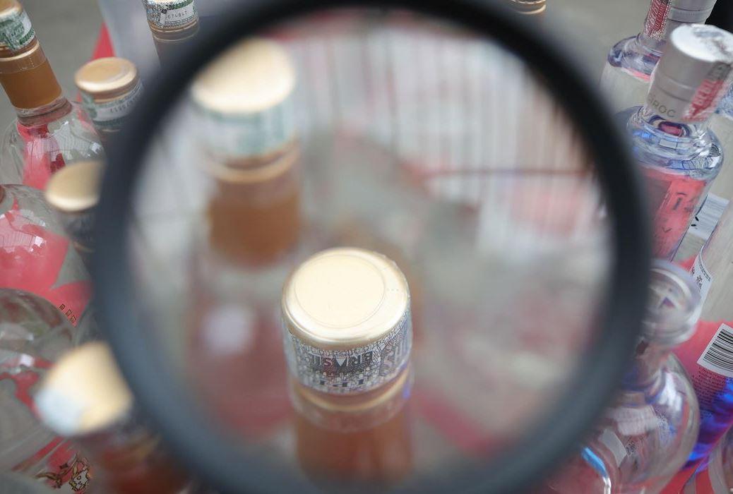 Brasil tem 47 casos de intoxicação por metanol; mortes chegam a nove Brasil tem 47 casos de intoxicação por metanol; mortes chegam a nove