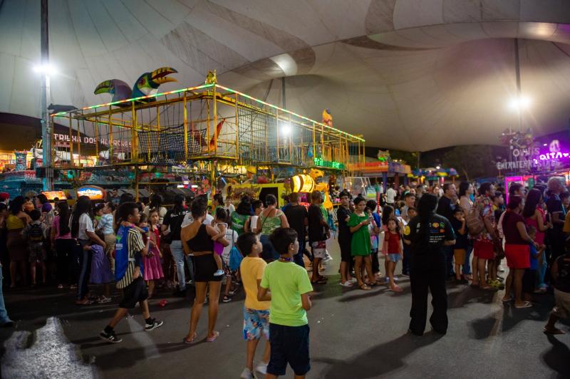 Sejusc leva cerca de 1.500 crianças e adolescentes assistidos por OSCs para parque de diversão