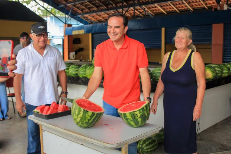 Mercado Zezito Assayag tem nova remessa de melancias da zona rural de Parintins