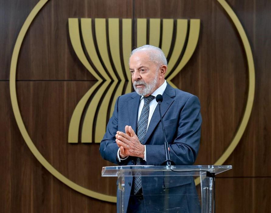 Lula quer discutir com Trump punição dada a ministros do STF