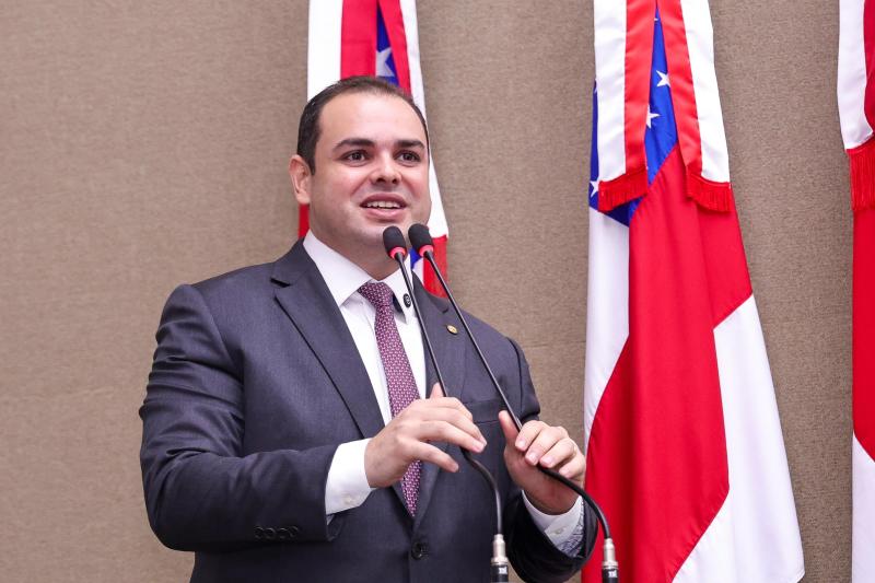 Roberto Cidade propõe programa para garantir água potável aos amazonenses em escolas públicas Roberto Cidade propõe programa para garantir água potável aos amazonenses em escolas públicas