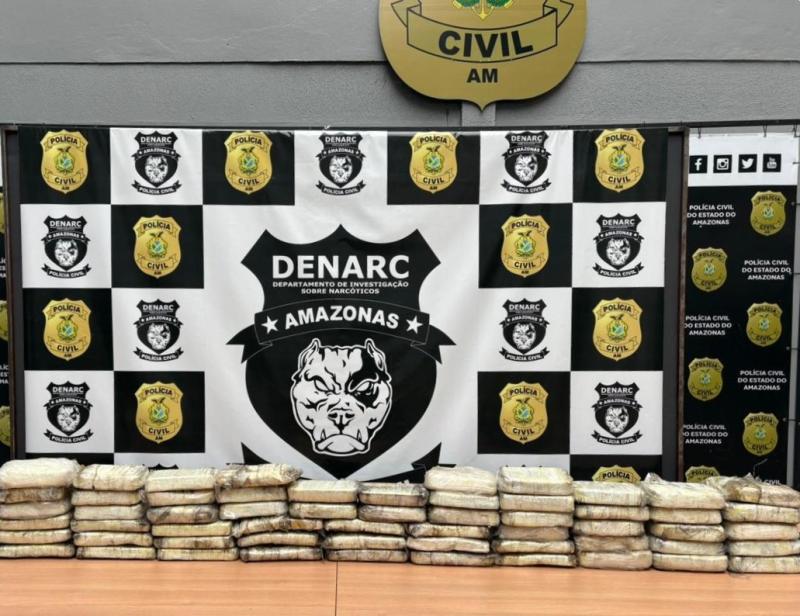 Cocaína avaliada em R$ 4,5 milhões é apreendida em rodas de caminhonete pela PC-AM e Receita Federal Cocaína avaliada em R$ 4,5 milhões é apreendida em rodas de caminhonete pela PC-AM e Receita Federal