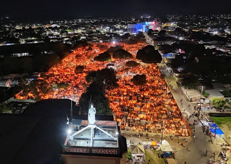 Homenagens: Alumiação no Cemitério Municipal São José reverencia finados