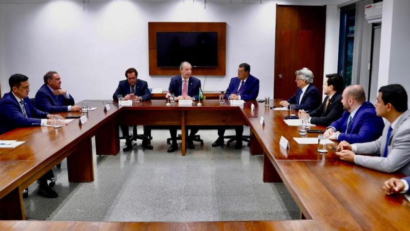 Omar Aziz reúne bancada do Amazonas no Congresso para definir emendas ao Orçamento Federal de 2026