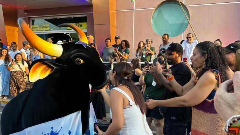 Caprichoso ecoa o grito da Amazônia em acolhida à Caravana ‘Banzeiro da Esperança’ rumo à COP30
