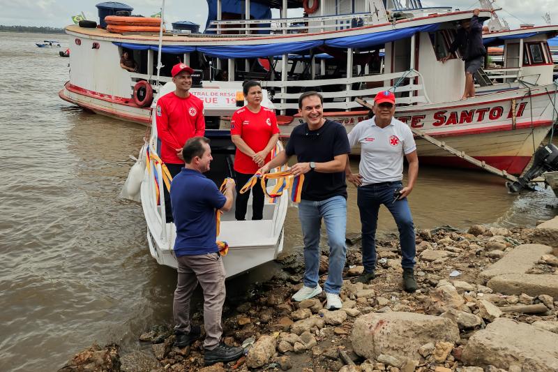 Serviço de Resgate no Mocambo recebe ambulancha totalmente reformada