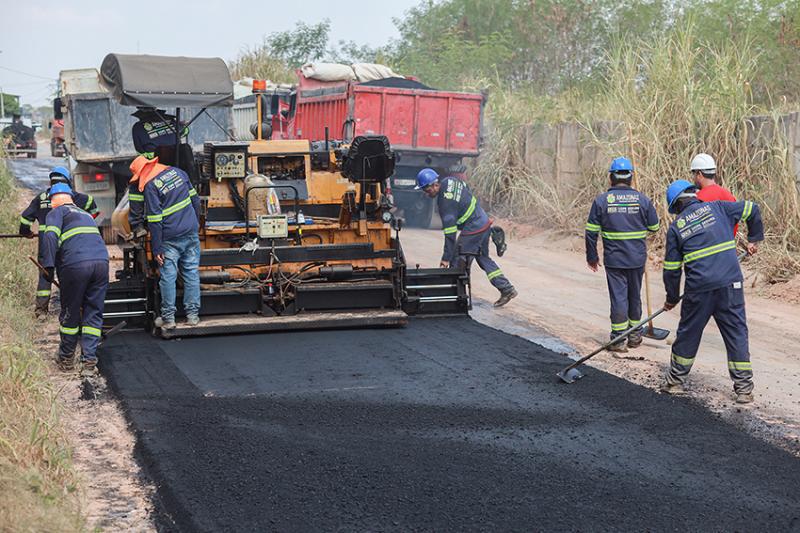 Urucurituba e Barreirinha recebem obras de recuperação viária pelo Programa Asfalta Amazonas