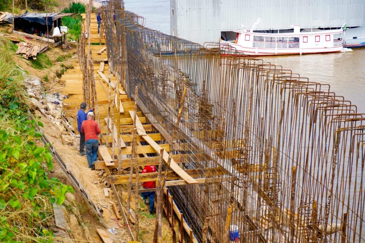 Muro de Arrimo de Parintins chega a 40% de execução