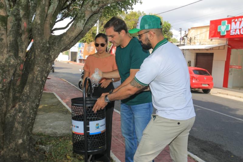 Mateus Assayag incentiva o descarte correto com instalação pioneira de lixeiras públicas em Parintins