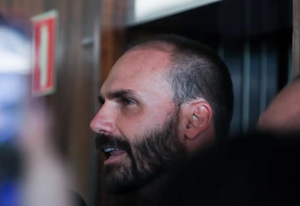 STF forma maioria para tornar Eduardo Bolsonaro réu no tarifaço