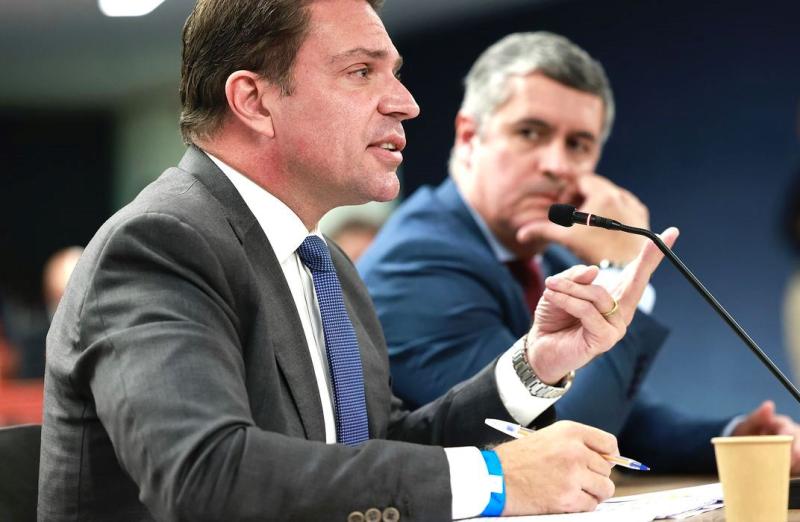 Moraes determina prisão de Ramagem após deputado ser visto em Miami