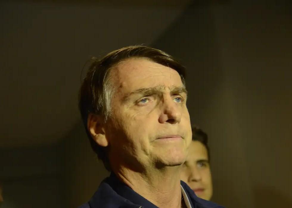 Defesa de Bolsonaro pede prisão domiciliar humanitária ao STF