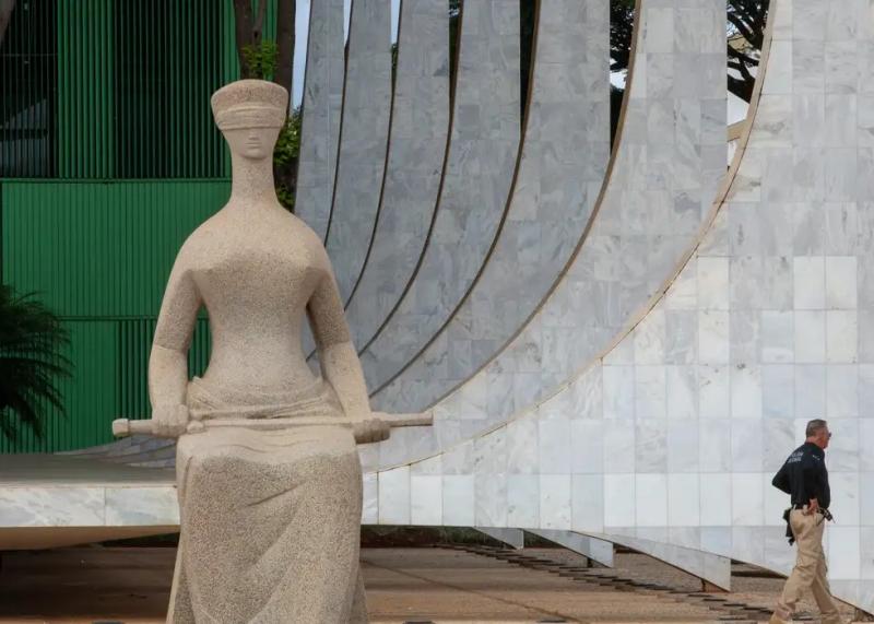 Primeira Turma do STF forma maioria para manter prisão de Bolsonaro