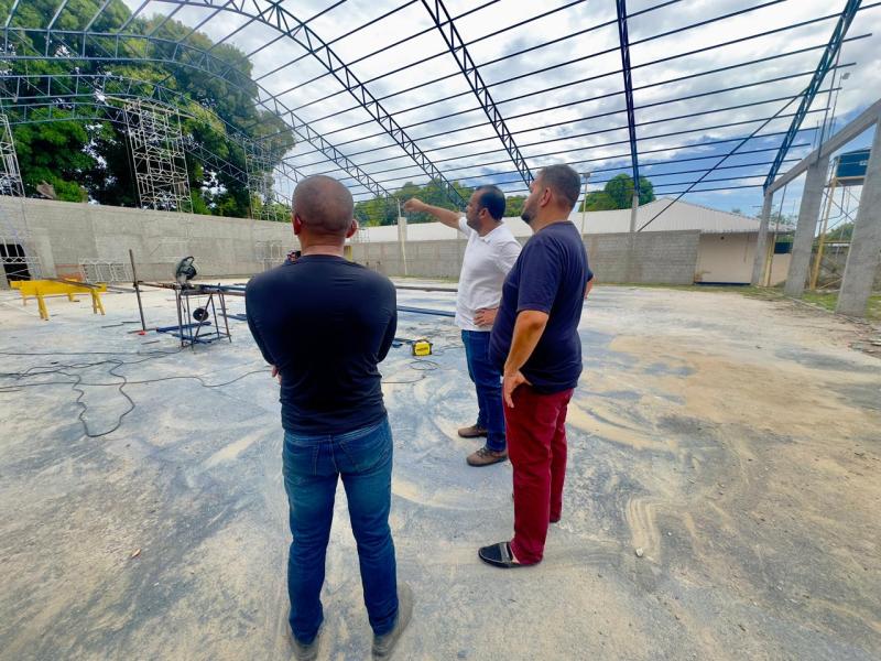 Obra do ginásio da Escola Senador João Bosco atinge 45% e avança para etapa de cobertura