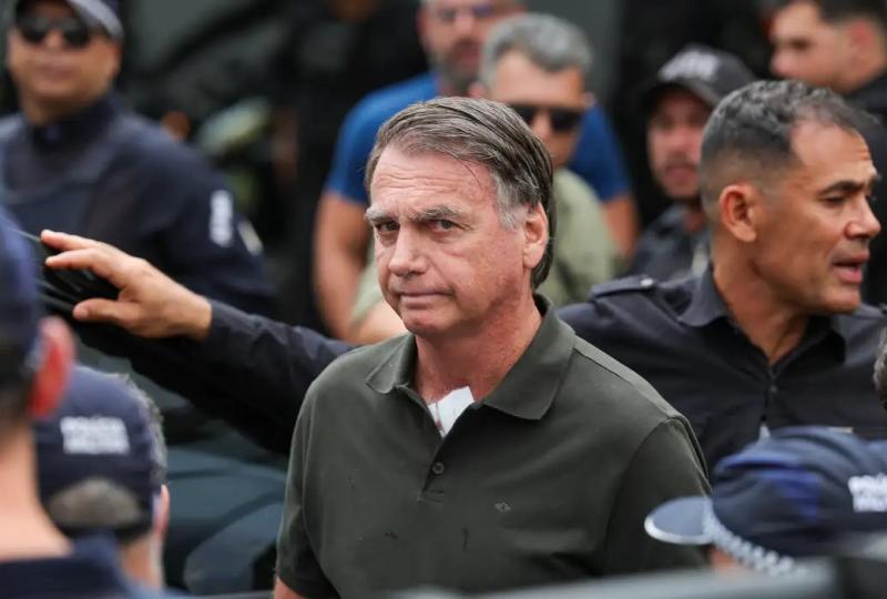 Moraes decide que Bolsonaro continuará preso na superintendência da PF