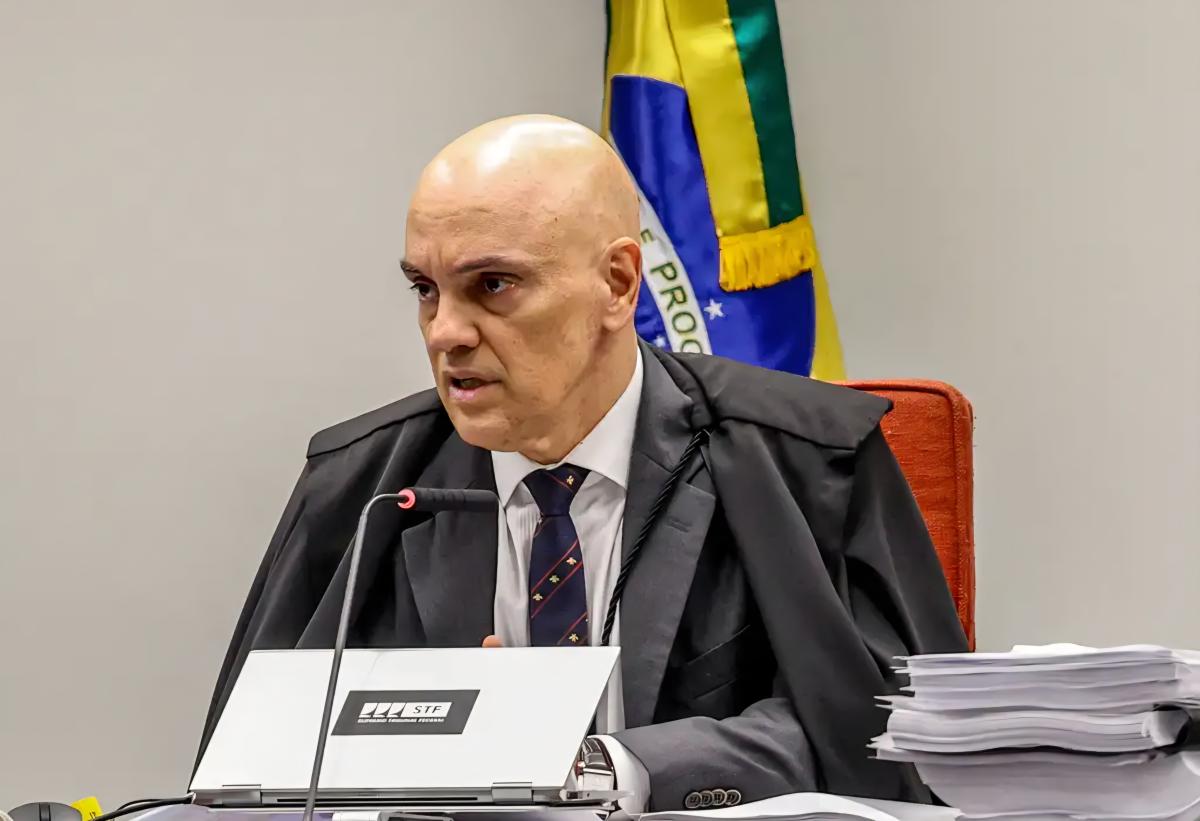Moraes manda comunicar TSE sobre inelegibilidade de Bolsonaro
