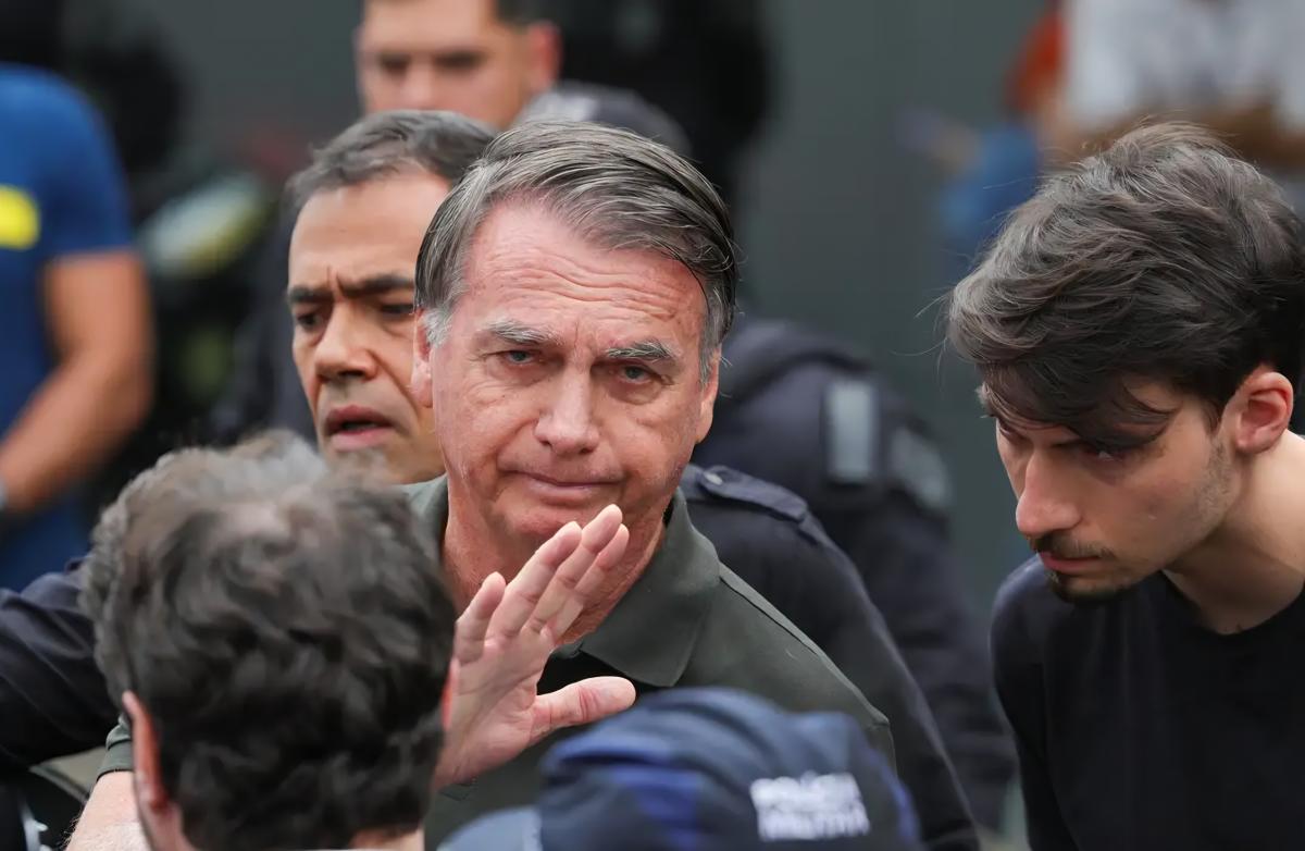 Moraes autoriza Bolsonaro a receber comida especial na prisão