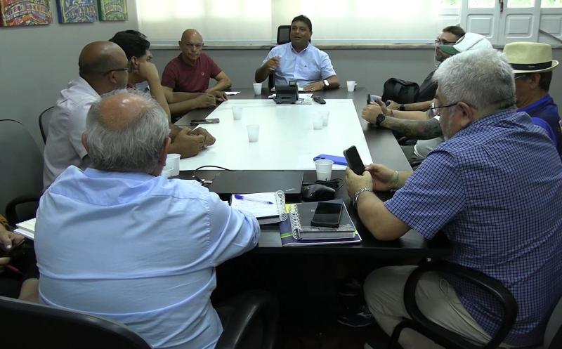 Governo do Amazonas cobra planejamento do Carnaval 2026 dos presidentes das escolas de samba