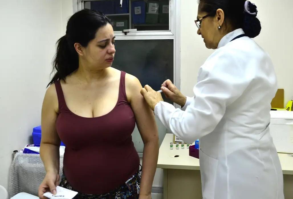 Saiba como será oferta de vacina que previne bronquiolite em bebês