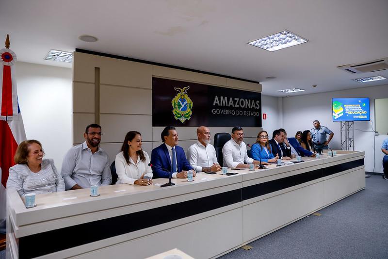 Servidores da Educação celebram abono Fundeb 2025 e avanço nas carreiras no Amazonas