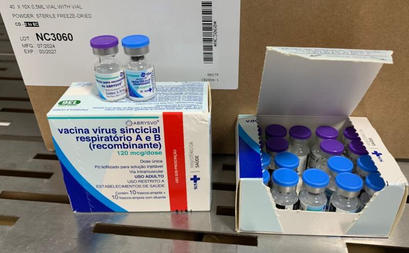 Amazonas recebe mais de 18 mil doses da nova vacina contra vírus sincicial respiratório para proteção de gestantes e recém-nascidos