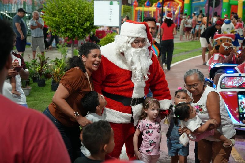 Parque Rio Negro abre programação natalina com noite de música, brincadeiras e chegada do Papai Noel