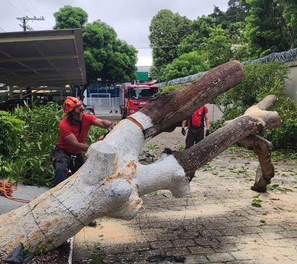 Corpo de Bombeiros atendeu 45 ocorrências após forte chuva em Manaus