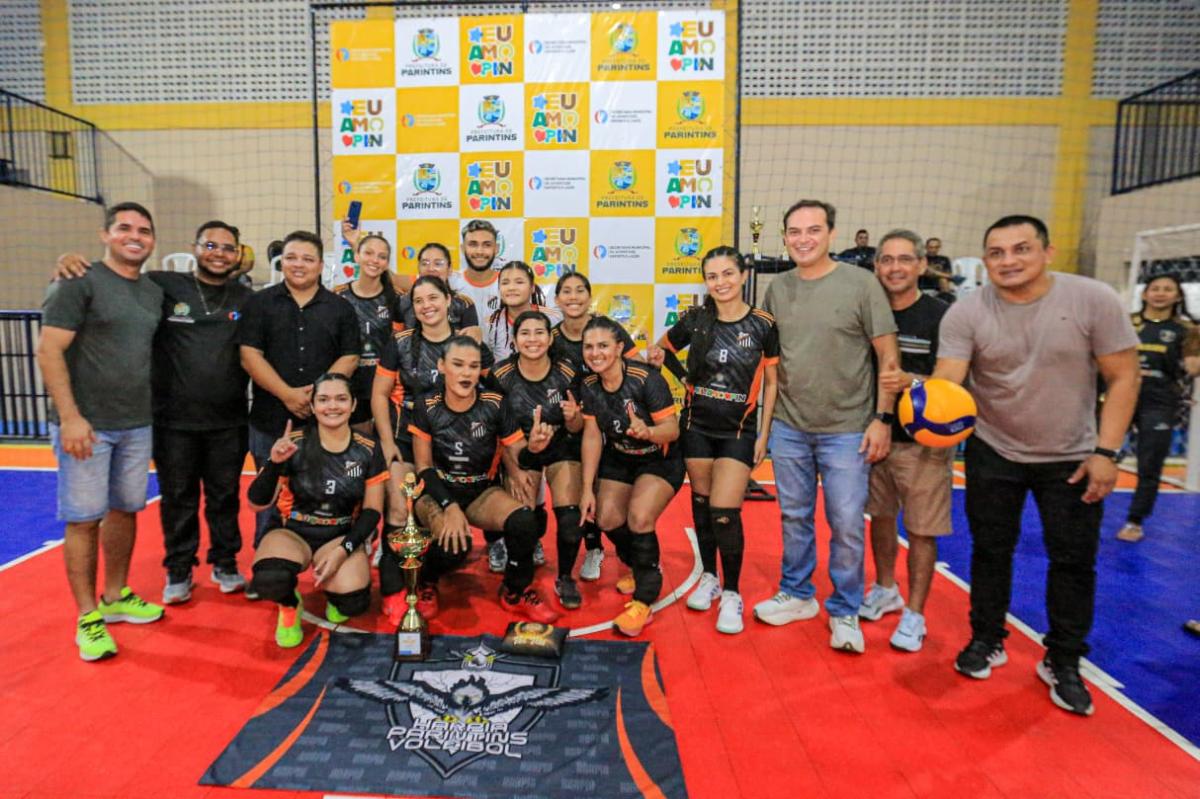 Atletas festejam título do IV Copão 'Eu Amo Parintins' de Bairros