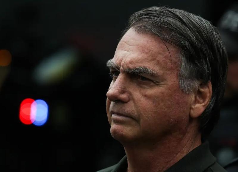 Justiça suspende benefícios vitalícios durante prisão de Bolsonaro